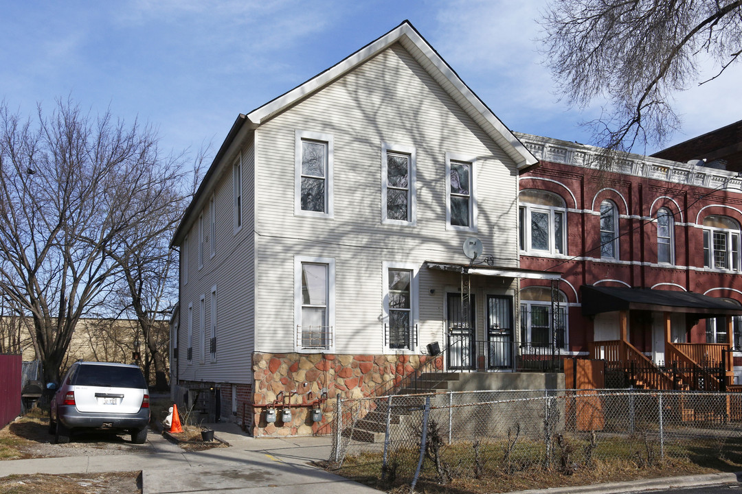 148 W 66th St in Chicago, IL - Building Photo