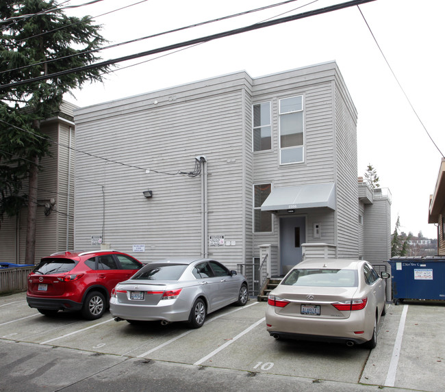 Yale Apartments in Seattle, WA - Building Photo - Building Photo