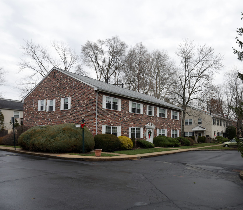 Lolas Place in Flourtown, PA - Building Photo