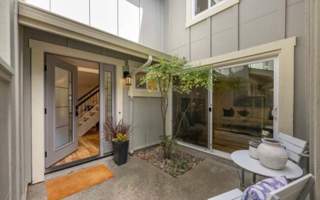 property at 6 Crippleridge Ct