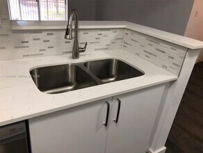 101 SW 117th Ave in Pembroke Pines, FL - Building Photo - Building Photo