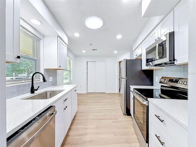 850 Karen St in Palm Harbor, FL - Building Photo - Building Photo