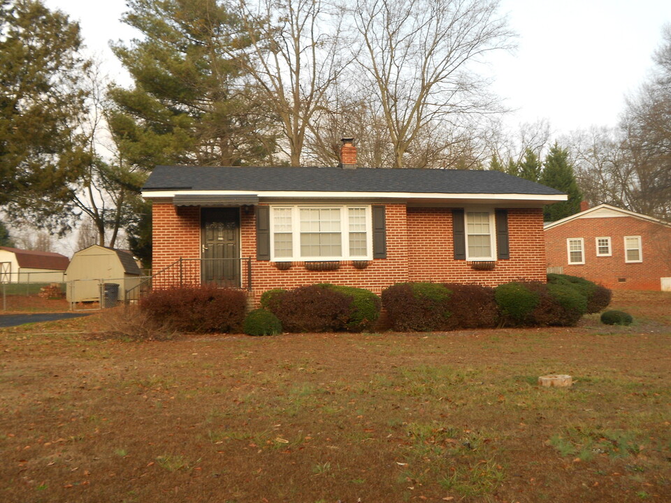 111 Morgan Cir in Simpsonville, SC - Building Photo