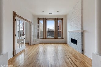 747 S Western Ave, Unit 2 in Chicago, IL - Foto de edificio - Building Photo