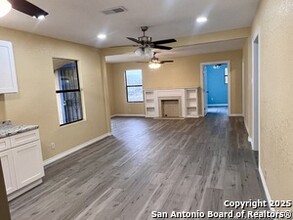 1630 E Highland Blvd in San Antonio, TX - Building Photo - Building Photo