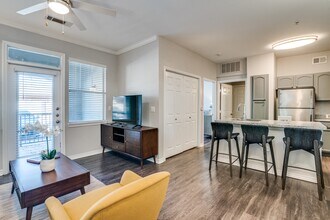 The Bluffs at Vista Ridge in Lewisville, TX - Foto de edificio - Building Photo