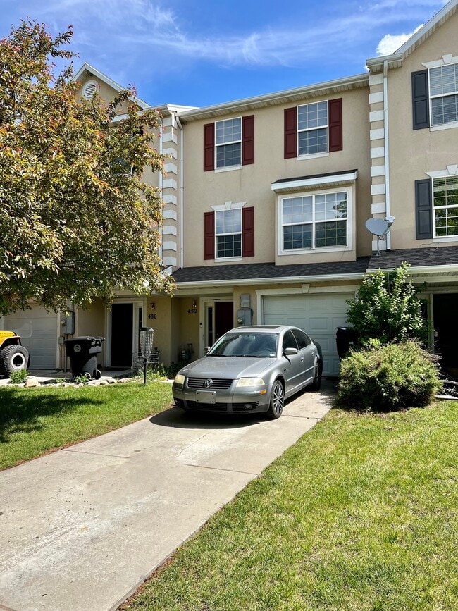 property at 452 Argyll Ct