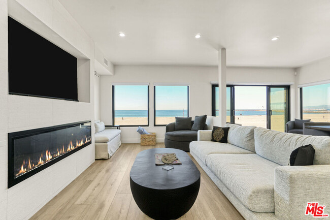 6601 Ocean Front Walk in Los Angeles, CA - Building Photo - Building Photo