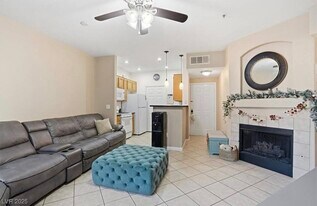 7147 S Durango Dr in Las Vegas, NV - Building Photo