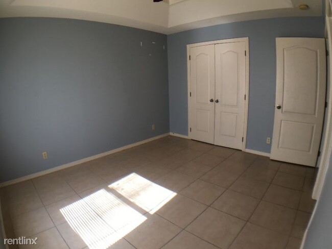 1209 W Kiwi in Pharr, TX - Foto de edificio - Building Photo