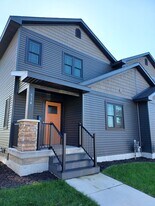 514 Farnam St, Unit Cozy New Twindo in La crosse, WI - Building Photo