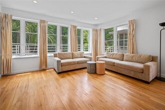 1018 Meridian Ave in Miami Beach, FL - Building Photo - Building Photo