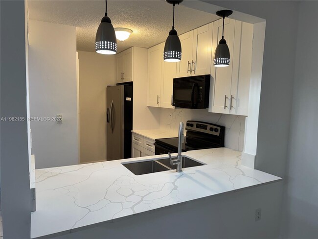 15610 SW 80th St in Miami, FL - Building Photo - Building Photo