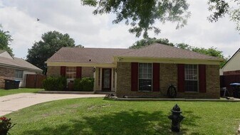 7009 Shadow Bend Dr in Fort Worth, TX - Building Photo
