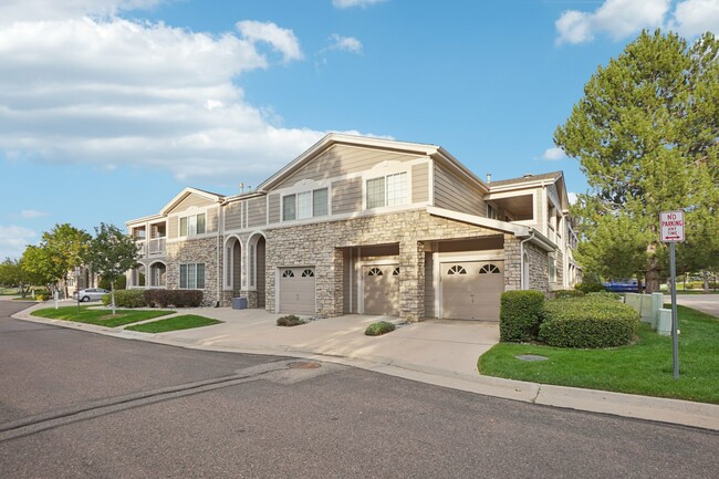 4271 S Blackhawk Cir in Aurora, CO - Foto de edificio - Building Photo