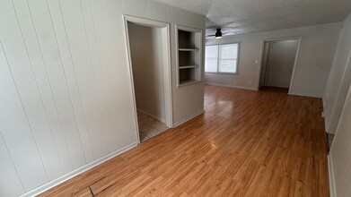 1111 N Pershing Ave in Wichita, KS - Building Photo - Building Photo