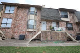 2103 Place Rebecca Ln in Houston, TX - Building Photo
