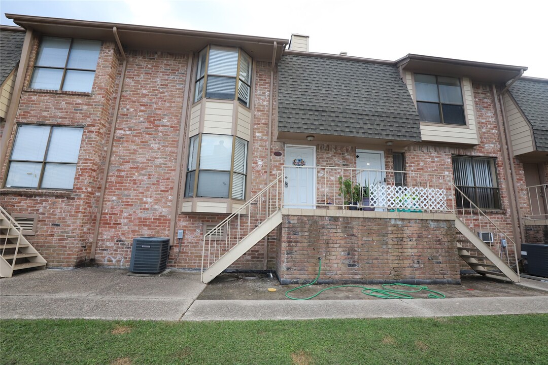 2103 Place Rebecca Ln in Houston, TX - Building Photo