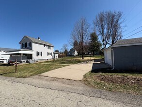 100 Kepple St in Jeannette, PA - Building Photo - Building Photo