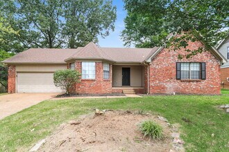 5996 Lawnhill Dr in Memphis, TN - Building Photo - Building Photo