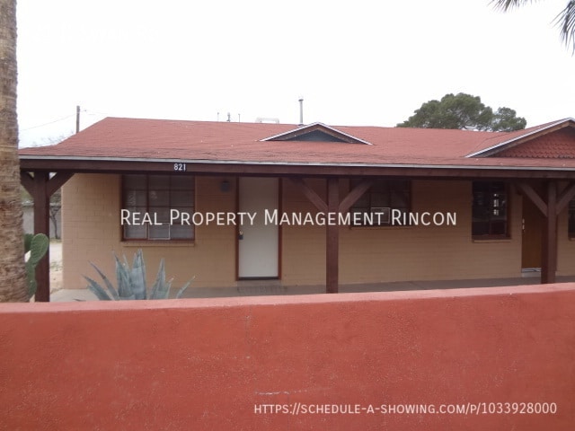 property at 821 N Swan Rd