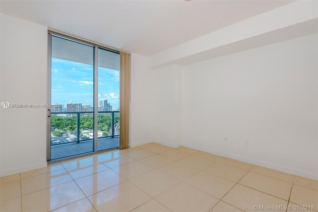 79 SW 12th St, Unit 1903 in Miami, FL - Foto de edificio - Building Photo
