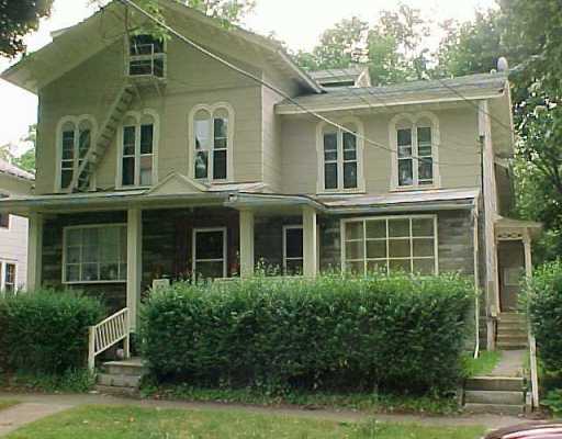 185 Pine St in Lockport, NY - Foto de edificio