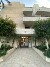 910 S Bedford St, Unit 104 in Los Angeles, CA - Foto de edificio - Building Photo