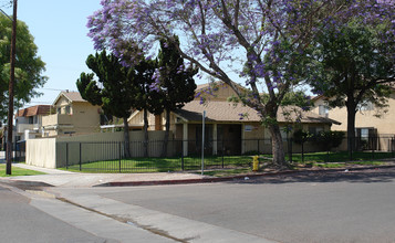 206 E Wakefield Ave in Anaheim, CA - Building Photo - Building Photo