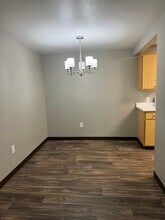 16928 SE Powell Blvd in Portland, OR - Building Photo - Building Photo