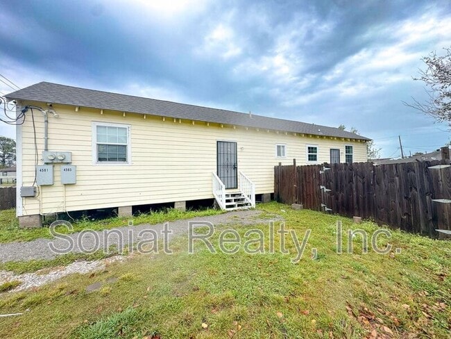 4501 Majestic Oaks Dr in New Orleans, LA - Building Photo - Building Photo