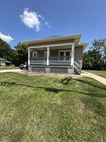 704 N Lincoln Ave in Urbana, IL - Building Photo