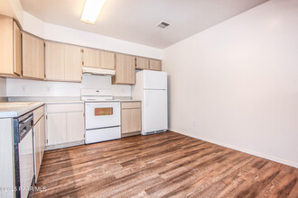 8040 E Lakeshore Dr in Prescott Valley, AZ - Building Photo - Building Photo