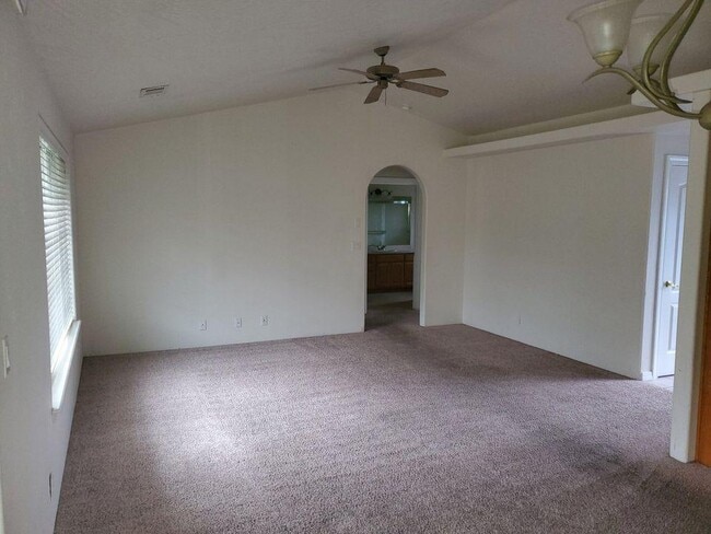 1674 Nunnwood Ln in Grants Pass, OR - Building Photo - Building Photo