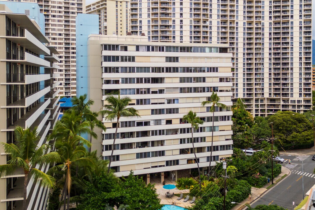 The Kalia in Honolulu, HI - Building Photo