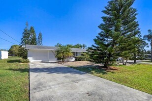 2323 Doud St in Sarasota, FL - Building Photo
