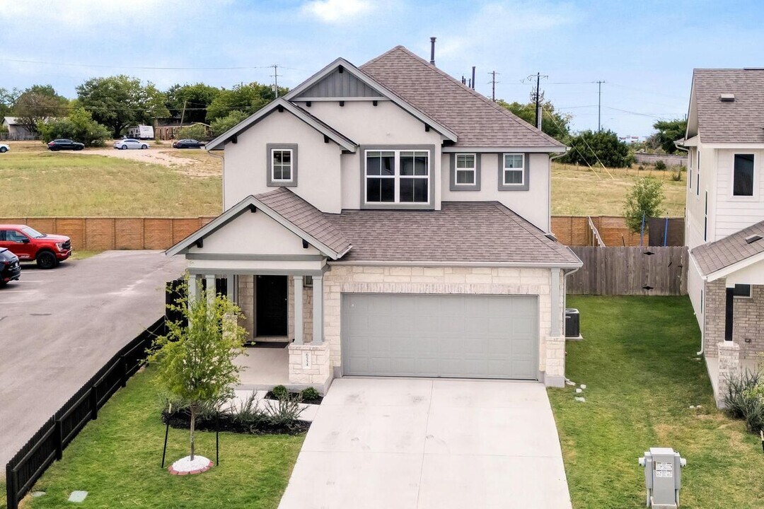 6554 Marsh Ln in Buda, TX - Building Photo