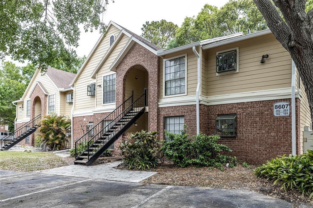 8607 Fancy Finch Dr in Tampa, FL - Building Photo