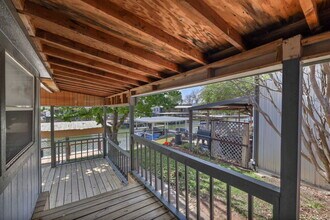 6516 Blue Water Ct in Granbury, TX - Building Photo - Building Photo