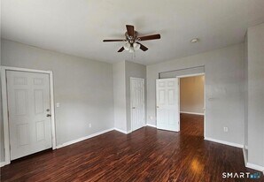 417 E Main St, Unit 6 in Bridgeport, CT - Building Photo