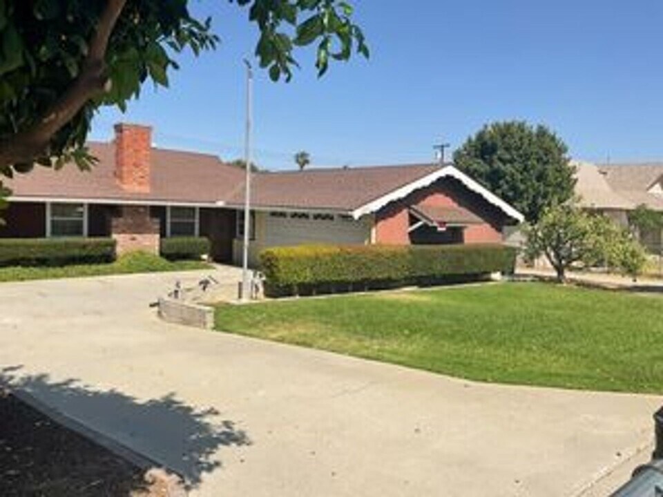 5261 Sierra Vista Ave in Riverside, CA - Building Photo
