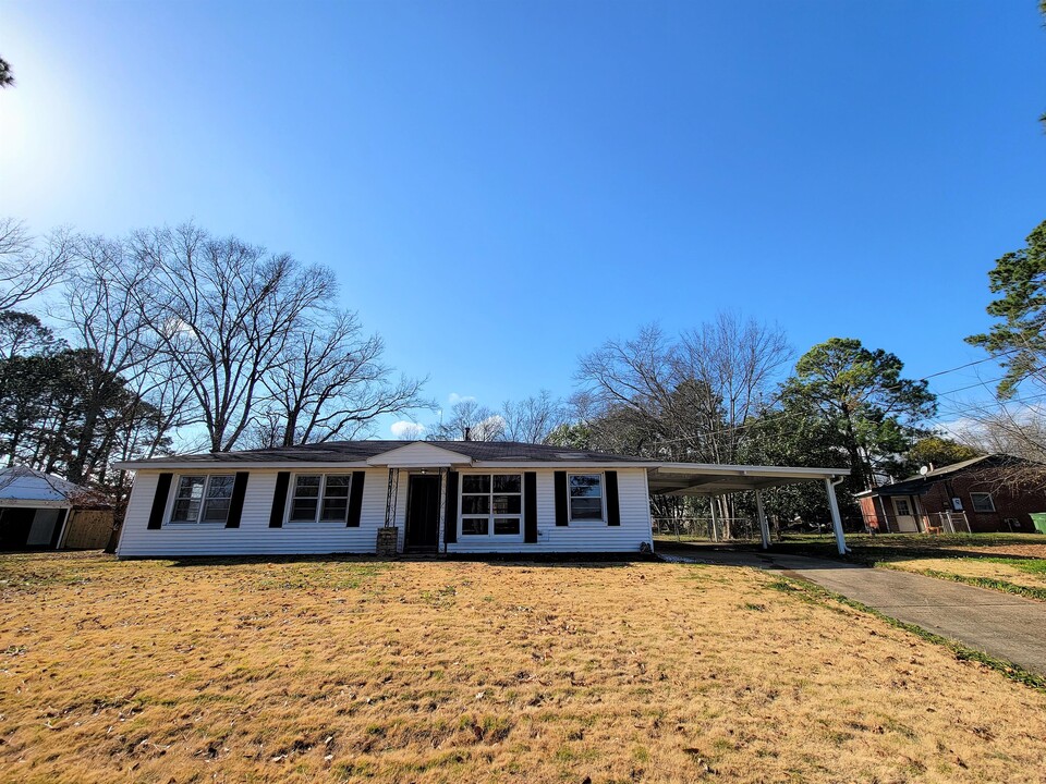 1010 Loch Haven Rd in Montgomery, AL - Building Photo