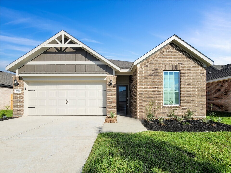 7518 Thrips Ln in Richmond, TX - Building Photo