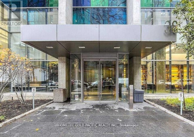 38 Grenville St in Toronto, ON - Building Photo - Building Photo