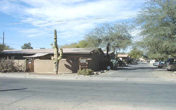 1301-1327 E Allen Rd in Tucson, AZ - Building Photo - Building Photo