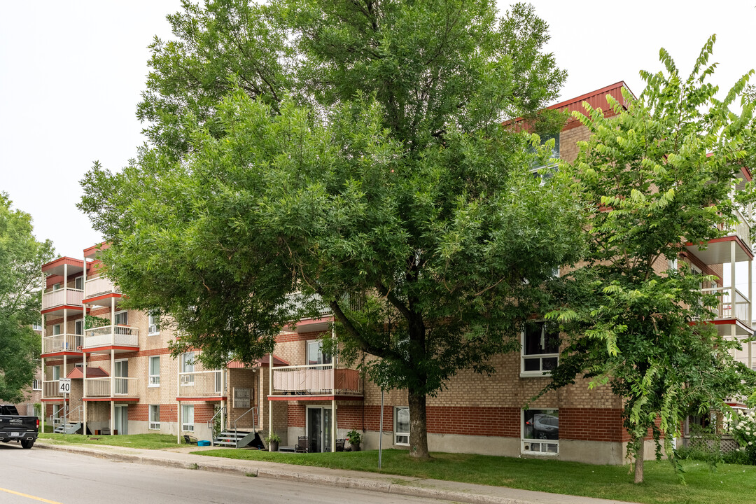 310 Des Cèdres Boul in Québec, QC - Building Photo