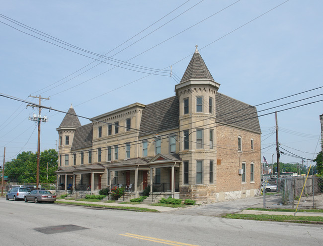 74-82 S May Ave in Columbus, OH - Foto de edificio - Building Photo