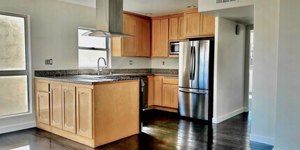 231 42nd St-Unit -231 in Manhattan Beach, CA - Building Photo - Building Photo