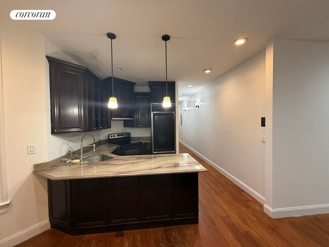 553 Manhattan Ave in New York, NY - Building Photo - Building Photo