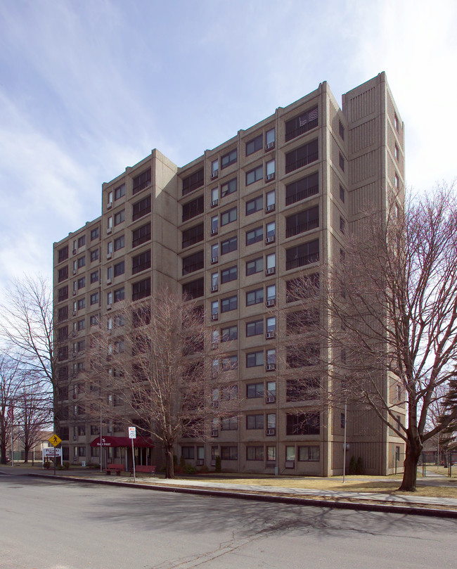 Pulaski Heights Apartments in Holyoke, MA - Building Photo - Building Photo